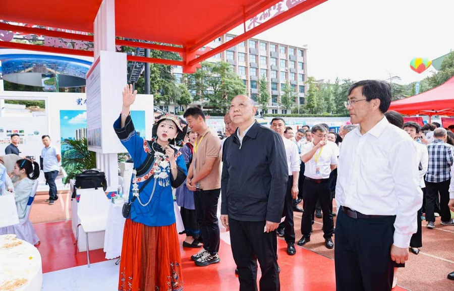 湘西州“湘才留湘”专场招聘会掀起引才热潮